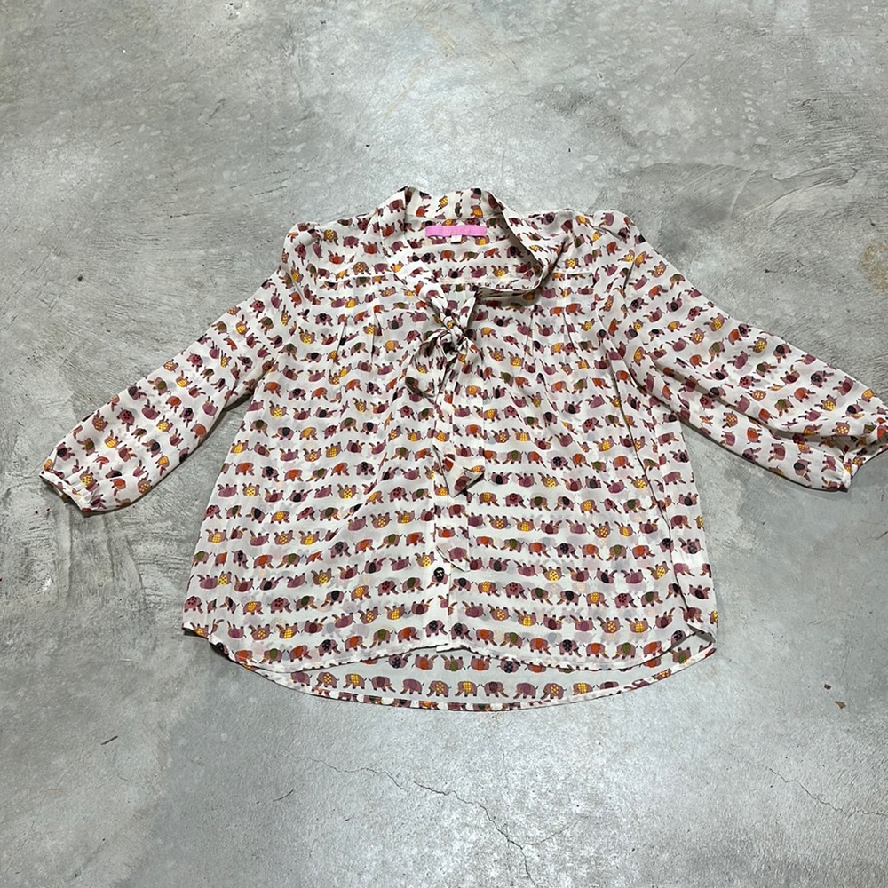 Under skies elephant print top / Size S / Q-55